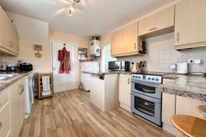 Kitchen/Breakfast Room- click for photo gallery